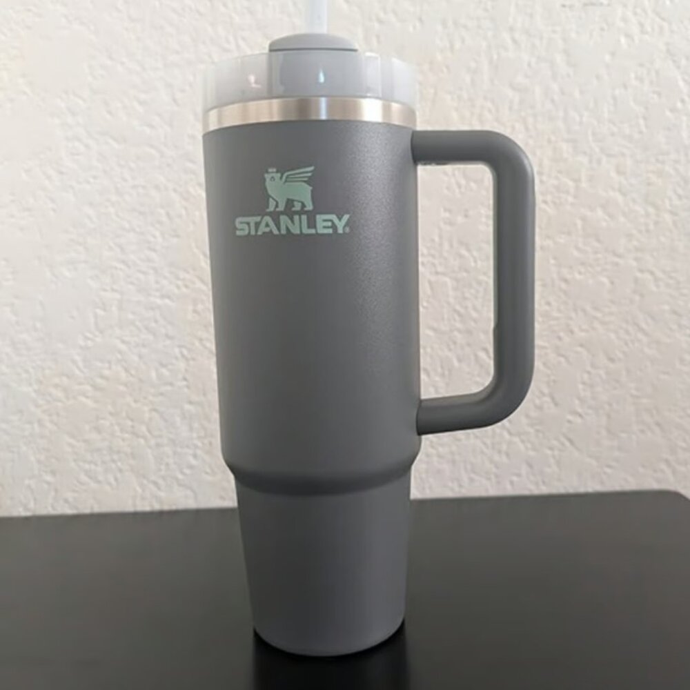 Stanley Quencher 30oz FlowState Tumbler – Gray Charcoal, New in Box